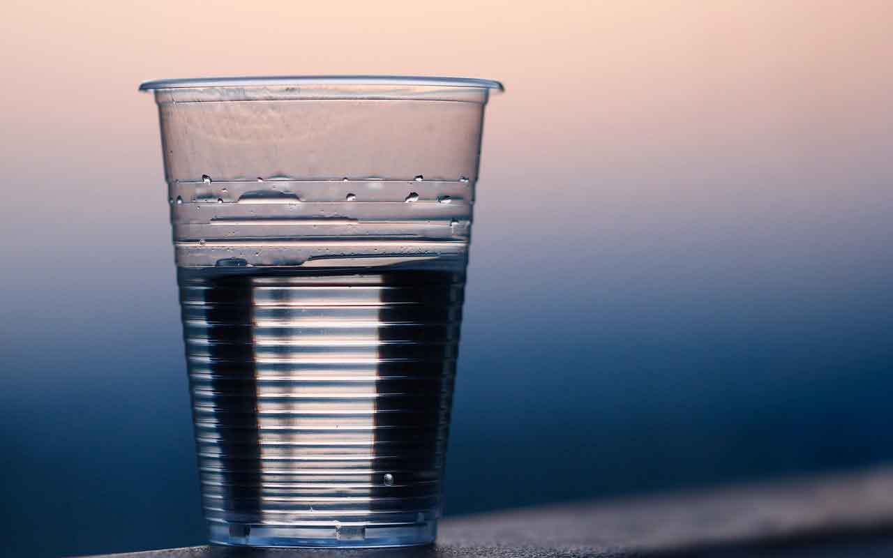 A importância de beber água na saúde e rotina do empreendedor